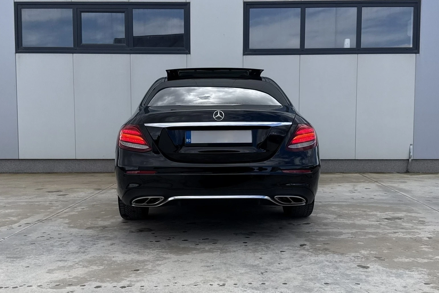 Mercedes-Benz E 300 AMG, снимка 3 - Автомобили и джипове - 55616215