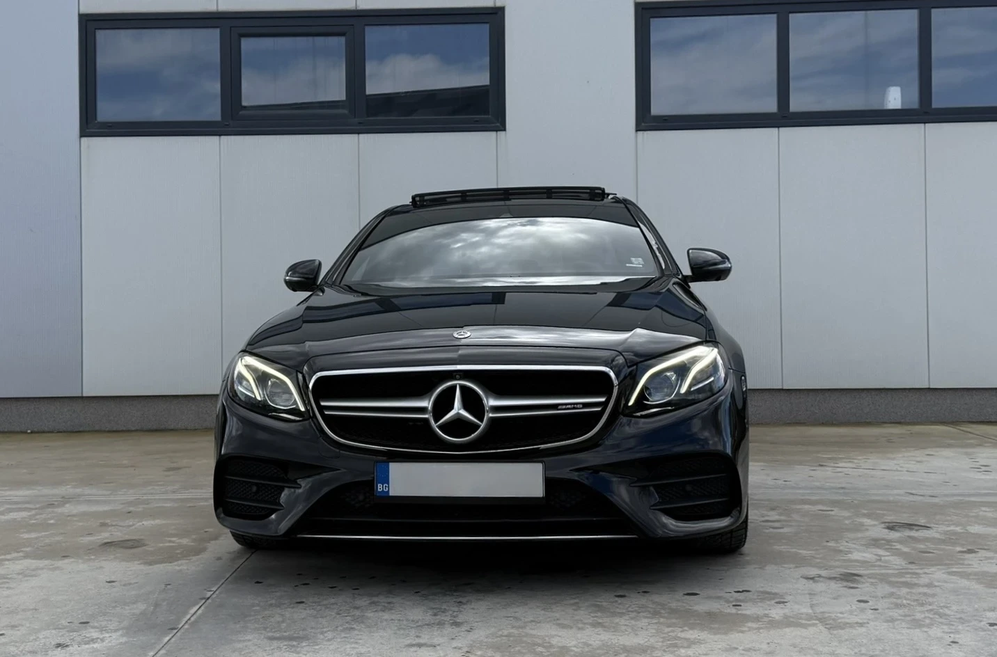 Mercedes-Benz E 300 AMG, снимка 2 - Автомобили и джипове - 55616215