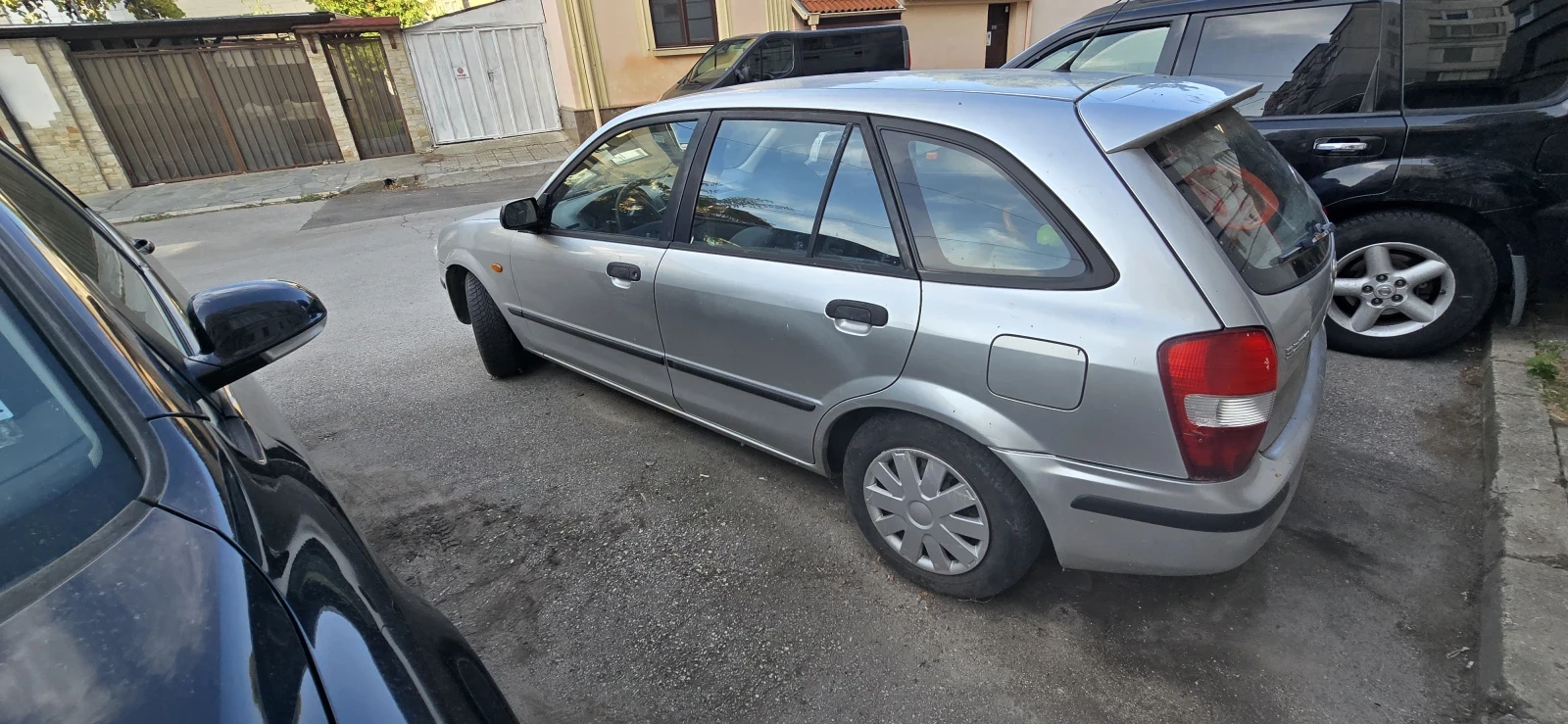 Mazda 323, снимка 2 - Автомобили и джипове - 55980528
