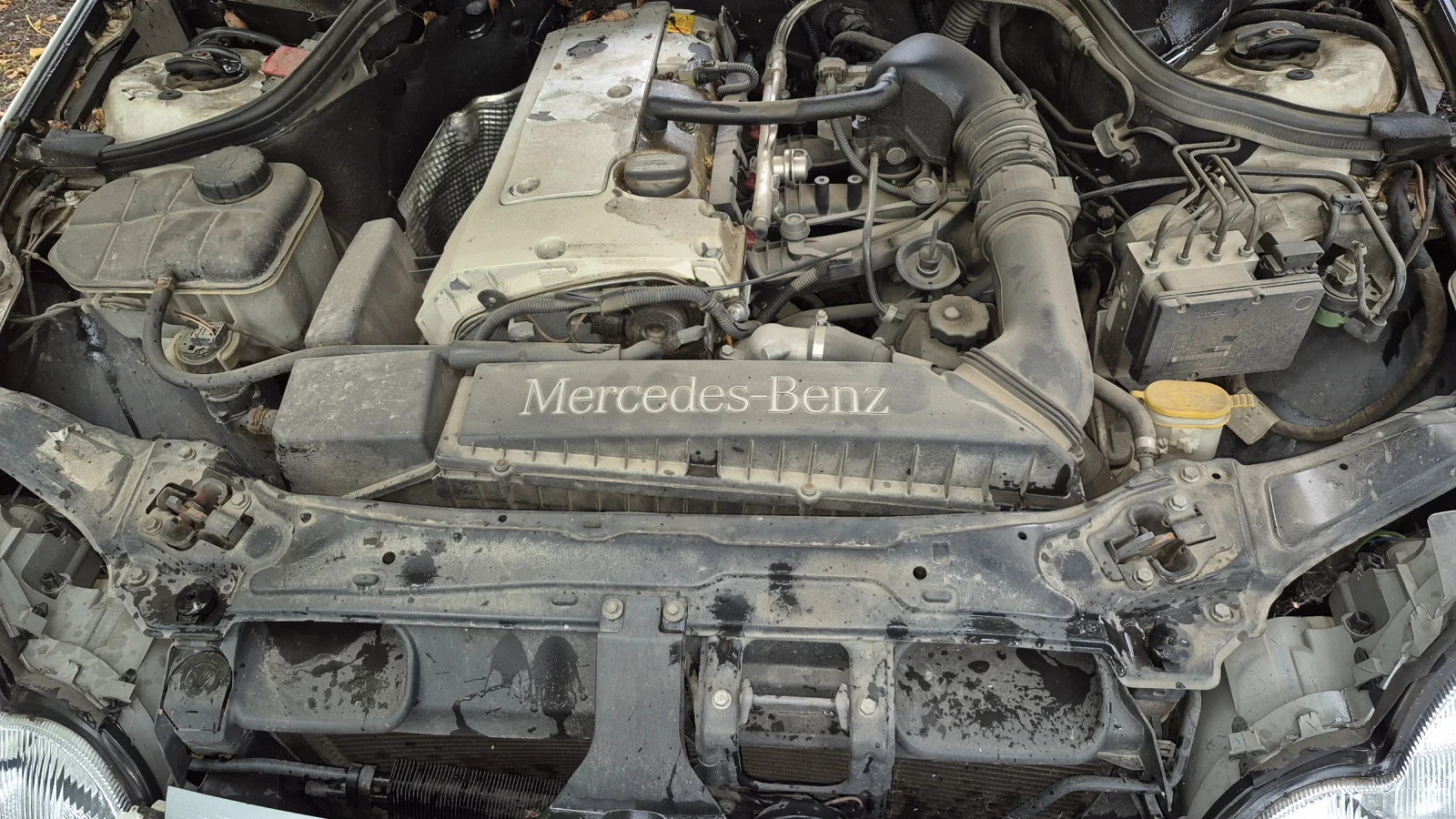 Mercedes-Benz C 180, снимка 2 - Автомобили и джипове - 56268400