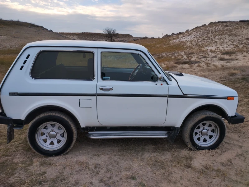 Lada Niva 1.7i, снимка 17 - Автомобили и джипове - 48212725