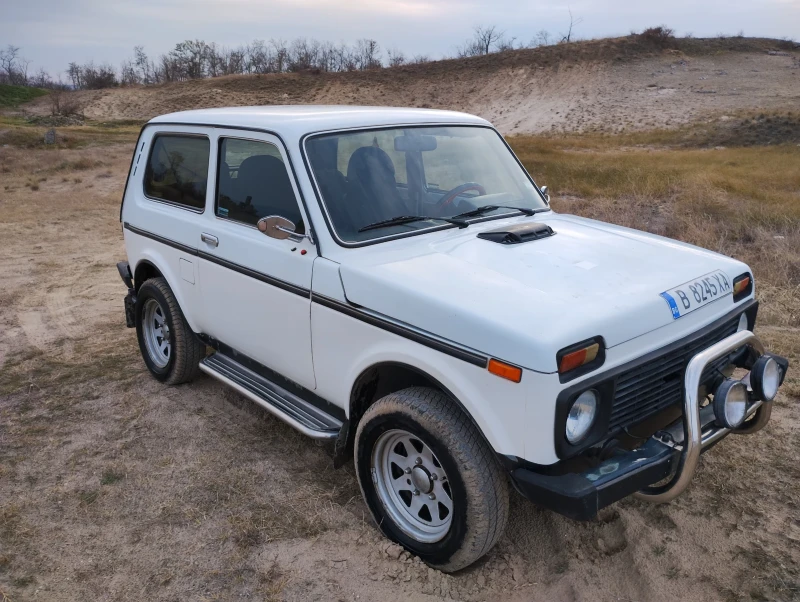 Lada Niva 1.7i, снимка 16 - Автомобили и джипове - 48212725