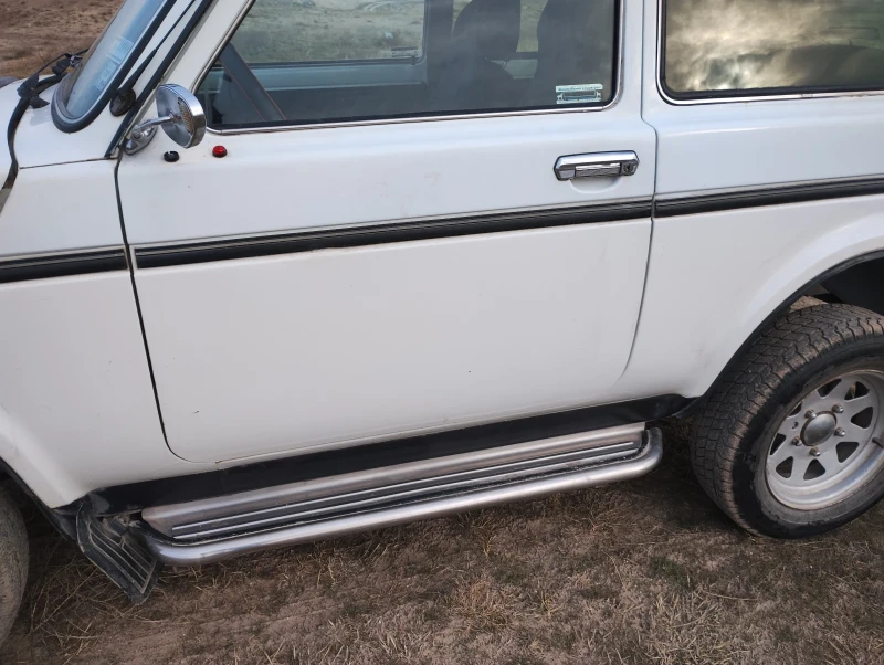 Lada Niva 1.7i, снимка 5 - Автомобили и джипове - 48212725