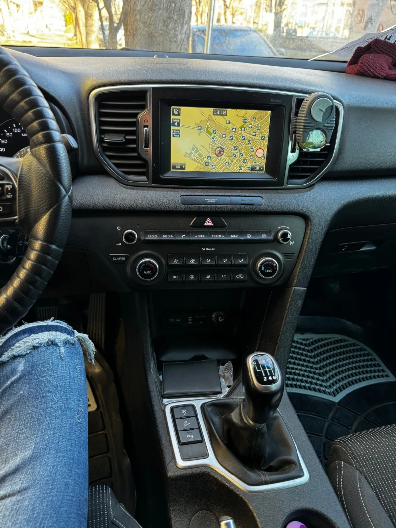 Kia Sportage 1.7д , нави , прагове , нови гуми, снимка 14 - Автомобили и джипове - 48716734