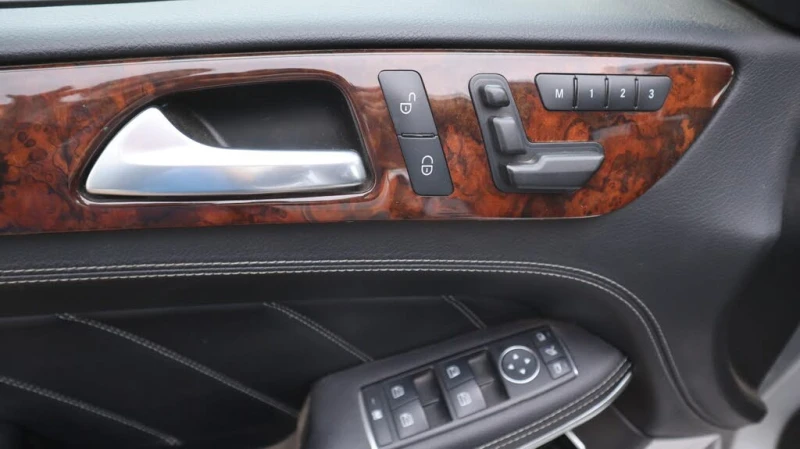 Mercedes-Benz GL 550 4MATIC* AMG PKG* PANO* 360 CAMERA* 7 SEATER, снимка 7 - Автомобили и джипове - 53469875