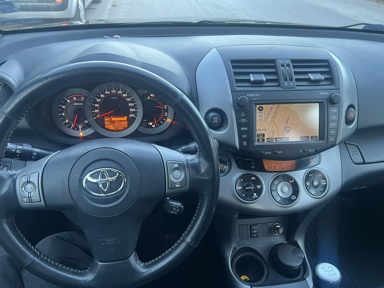 Toyota Rav4 2.2D Navi Camera Keyless - изображение 9