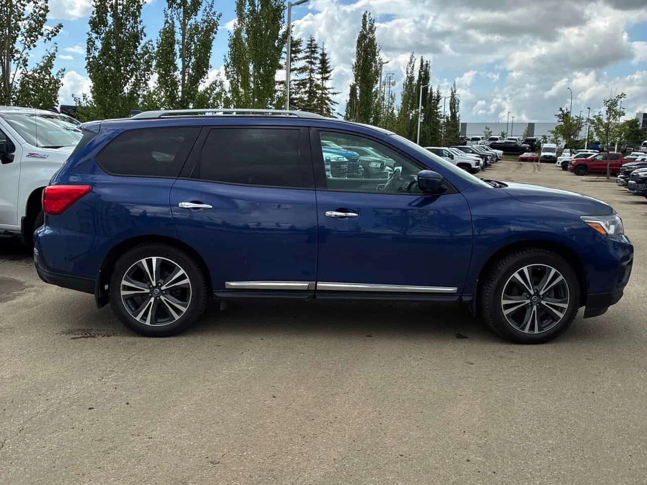 Nissan Pathfinder * Platinum * АВТОКРЕДИТ БЕЗ ПЪРВОНАЧАЛНА ВНОСКА* , снимка 3 - Автомобили и джипове - 54952327