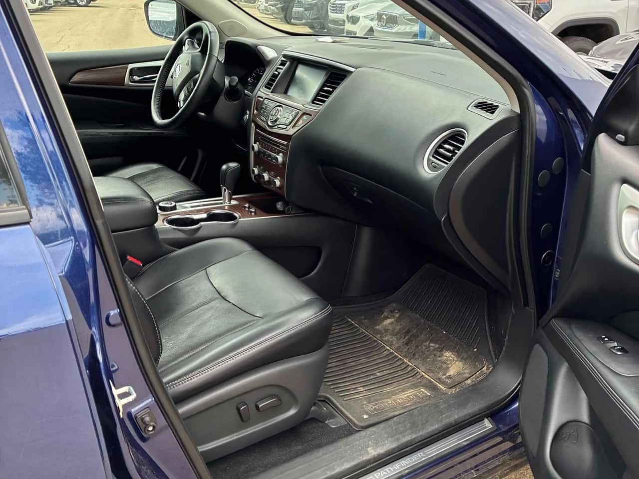 Nissan Pathfinder * Platinum * АВТОКРЕДИТ БЕЗ ПЪРВОНАЧАЛНА ВНОСКА* , снимка 15 - Автомобили и джипове - 54952327