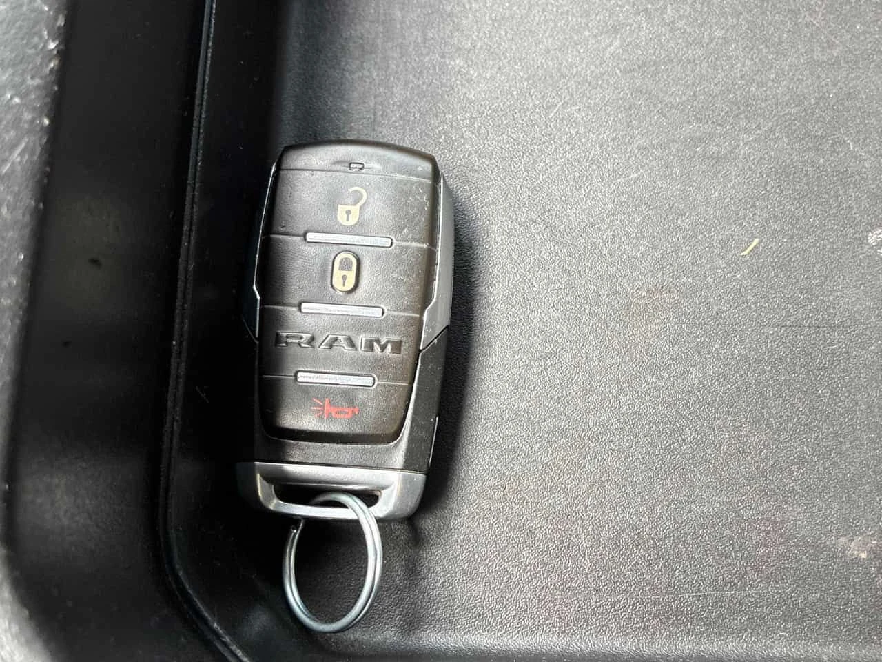 Dodge RAM 1500 * Sport * CARFAX * БЕЗ ПЪРВОНАЧАЛНА ВНОСКА, снимка 13 - Автомобили и джипове - 55054265