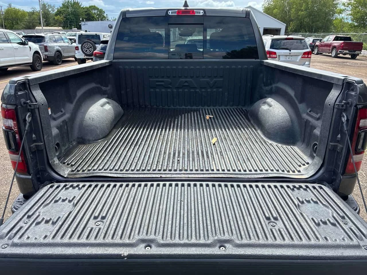 Dodge RAM 1500 * Sport * CARFAX * БЕЗ ПЪРВОНАЧАЛНА ВНОСКА, снимка 16 - Автомобили и джипове - 55054265
