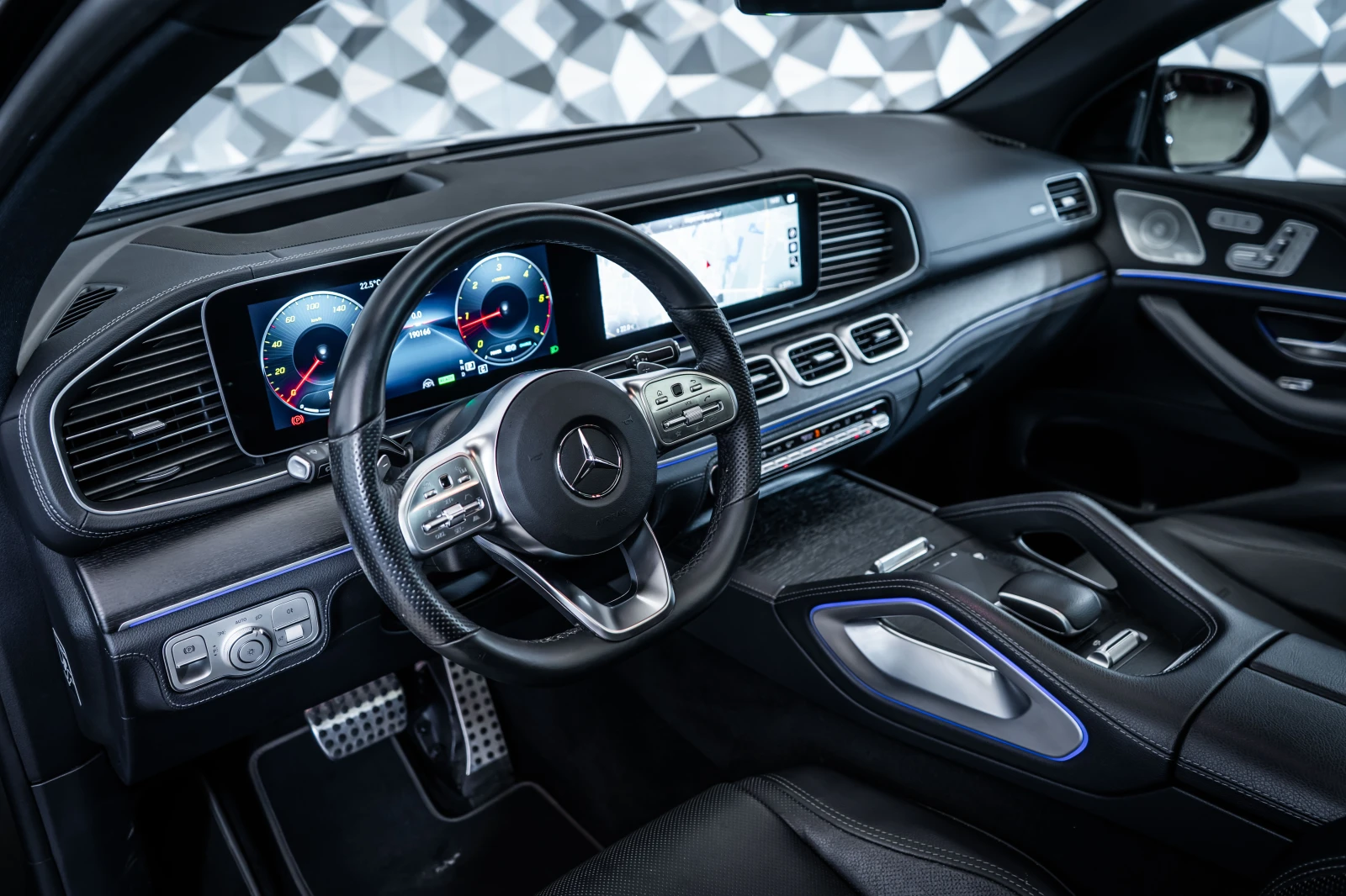 Mercedes-Benz GLE Coupe 300d 4M AMG* Burmester* Pano, снимка 8 - Автомобили и джипове - 55314897