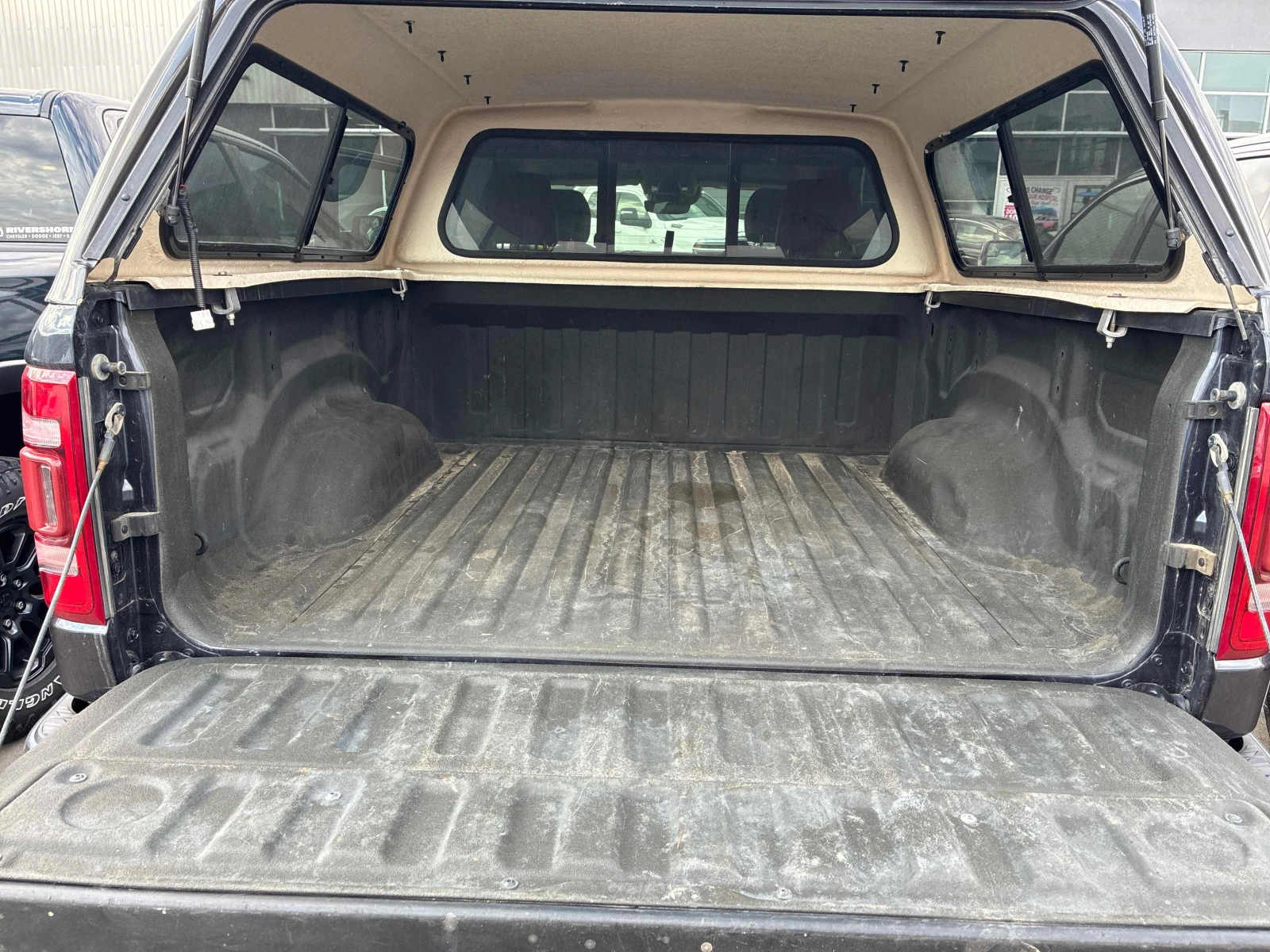 Dodge RAM 1500 Laramie / ОБДУХВАНЕ / CARFAX / АВТОКРЕДИТ , снимка 15 - Автомобили и джипове - 55884108
