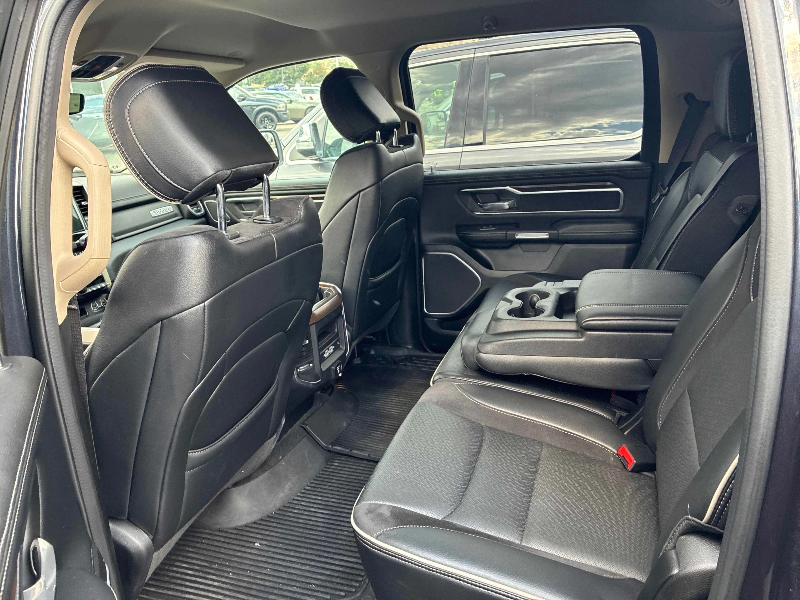 Dodge RAM 1500 Laramie / ОБДУХВАНЕ / CARFAX / АВТОКРЕДИТ , снимка 13 - Автомобили и джипове - 55884108
