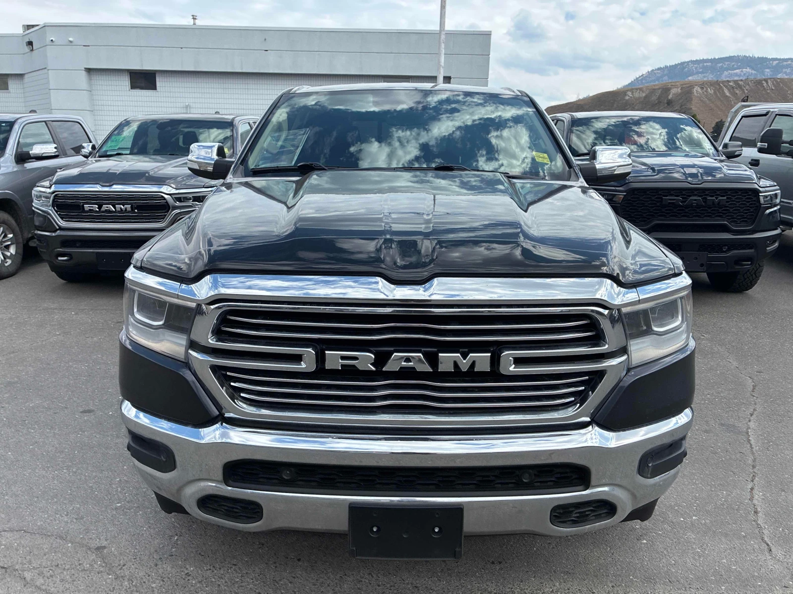 Dodge RAM 1500 Laramie / ОБДУХВАНЕ / CARFAX / АВТОКРЕДИТ , снимка 6 - Автомобили и джипове - 55884108