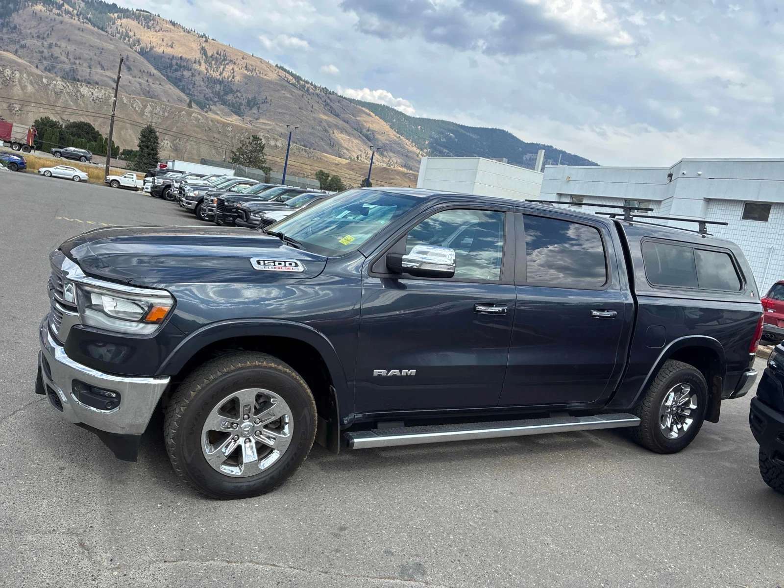 Dodge RAM 1500 Laramie / ОБДУХВАНЕ / CARFAX / АВТОКРЕДИТ , снимка 2 - Автомобили и джипове - 55884108