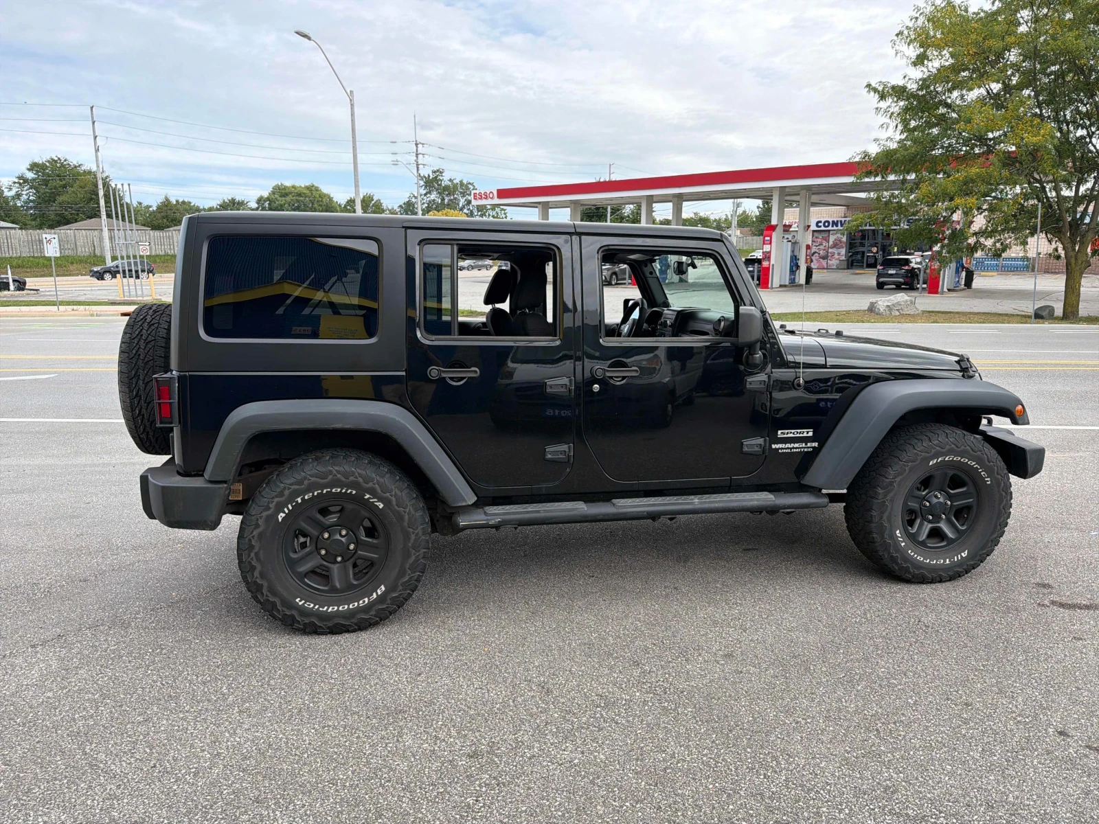 Jeep Wrangler Sport | CARFAX | АВТОФИНАНСИРАНЕ, снимка 4 - Автомобили и джипове - 56142874