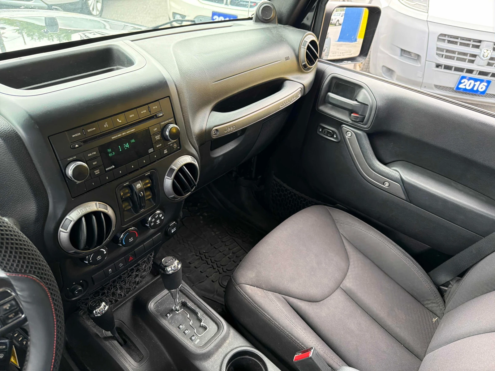 Jeep Wrangler Sport | CARFAX | АВТОФИНАНСИРАНЕ, снимка 9 - Автомобили и джипове - 56142874