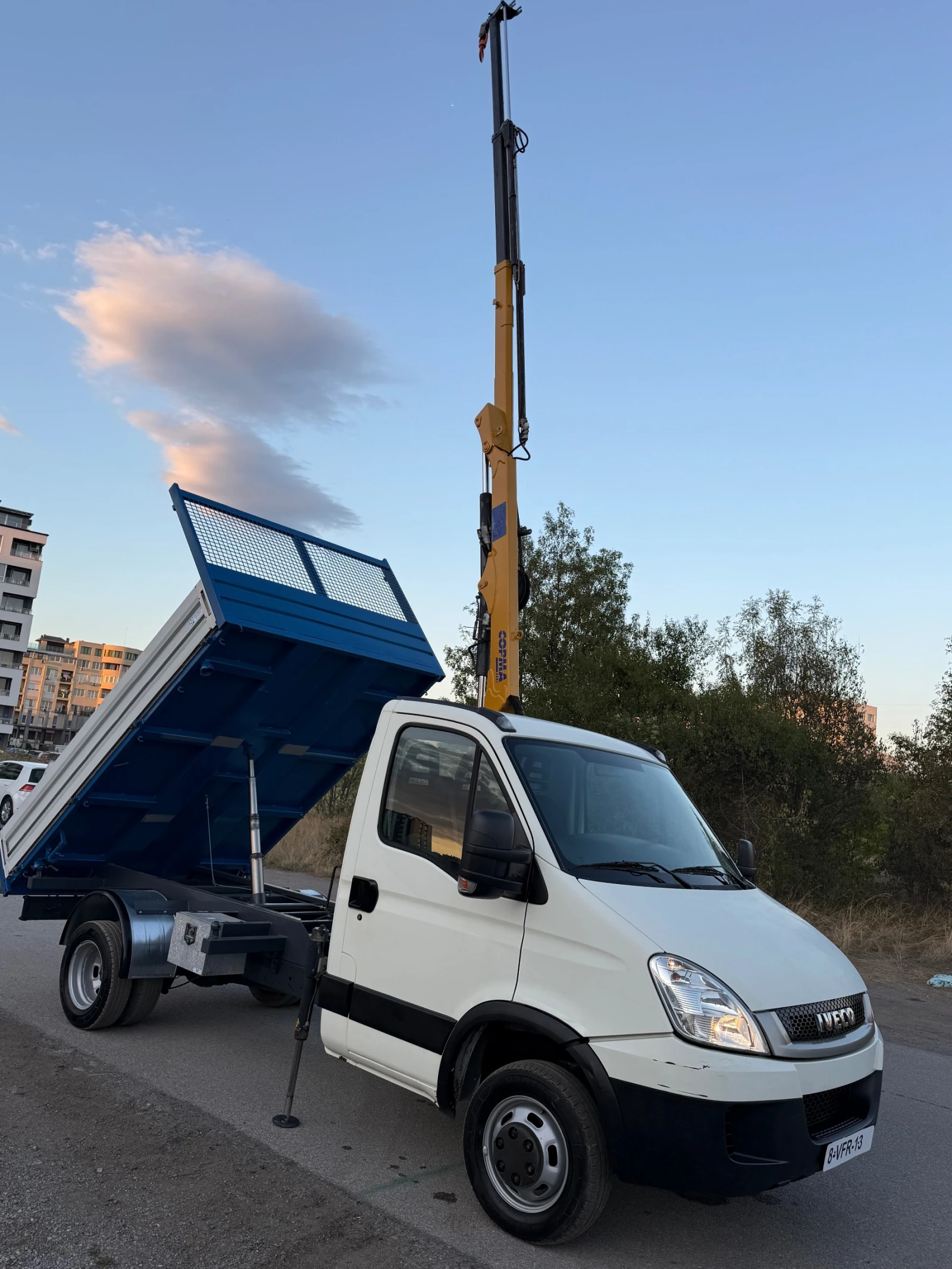 Iveco 35c13 3-стр самосвал с кран - изображение 2