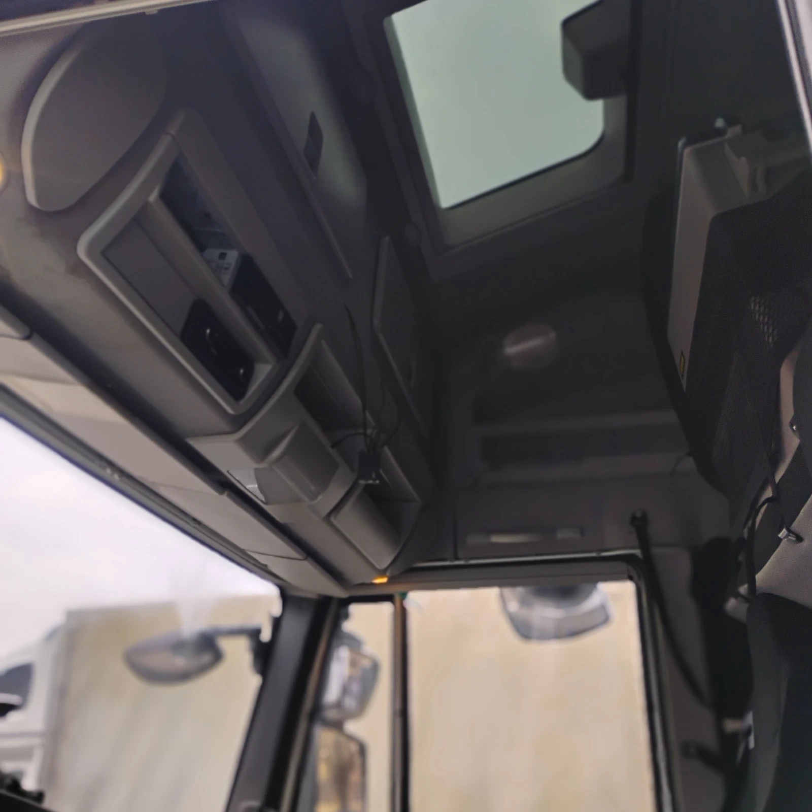 Iveco Eurocargo 75-190, Дрехарка Работещ в топ състояние - изображение 10