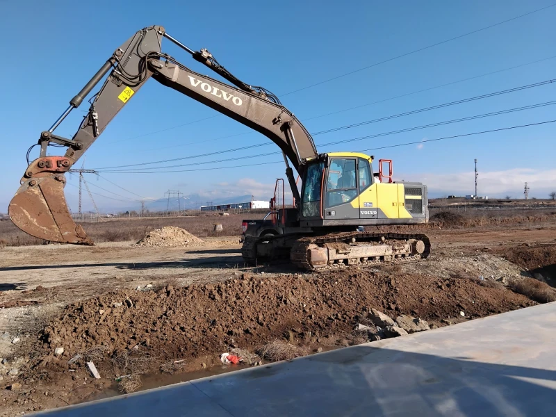 Багер Volvo EC200EL