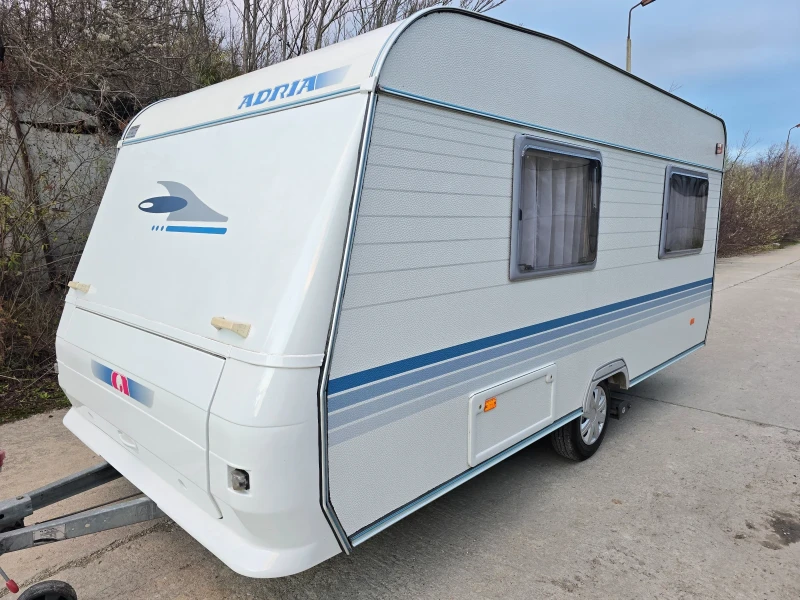 Каравана Adria 5204, снимка 3 - Каравани и кемпери - 52913947