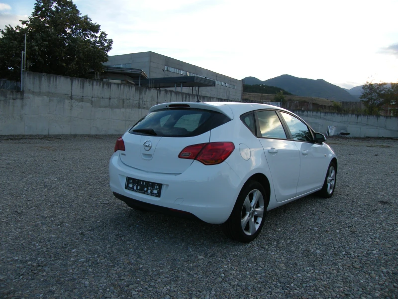 Opel Astra 1.4i, снимка 4 - Автомобили и джипове - 47521626