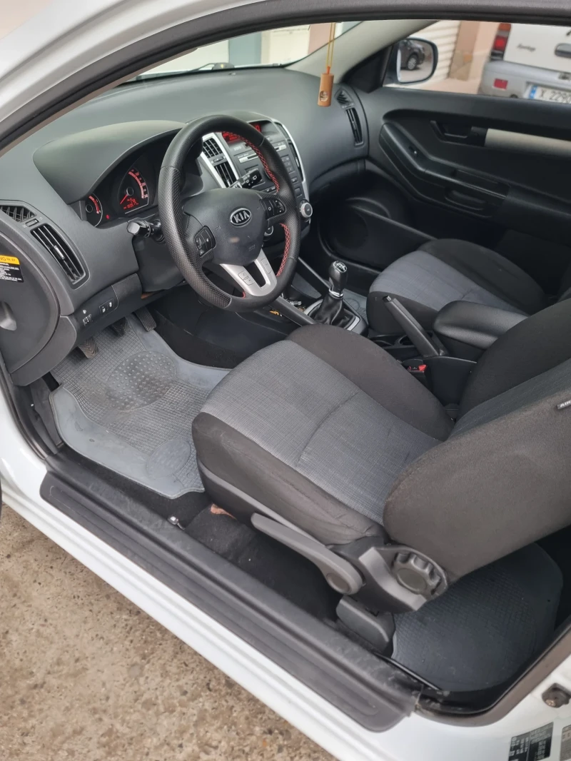 Kia Ceed 1.6 CRDI, снимка 5 - Автомобили и джипове - 52175794