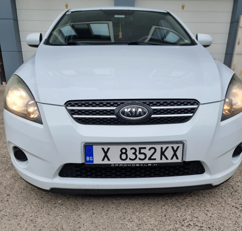 Kia Ceed 1.6 CRDI, снимка 3 - Автомобили и джипове - 52175794