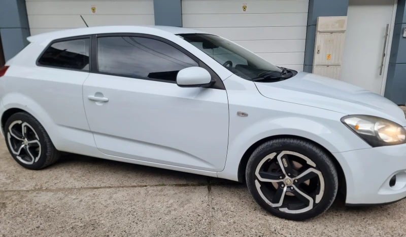 Kia Ceed 1.6 CRDI, снимка 2 - Автомобили и джипове - 52175794