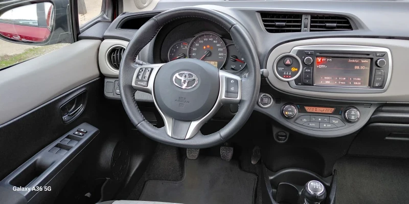 Toyota Yaris 1.4D, euro 5, CAMERA, NAVI, PANORAMA, снимка 10 - Автомобили и джипове - 52697773