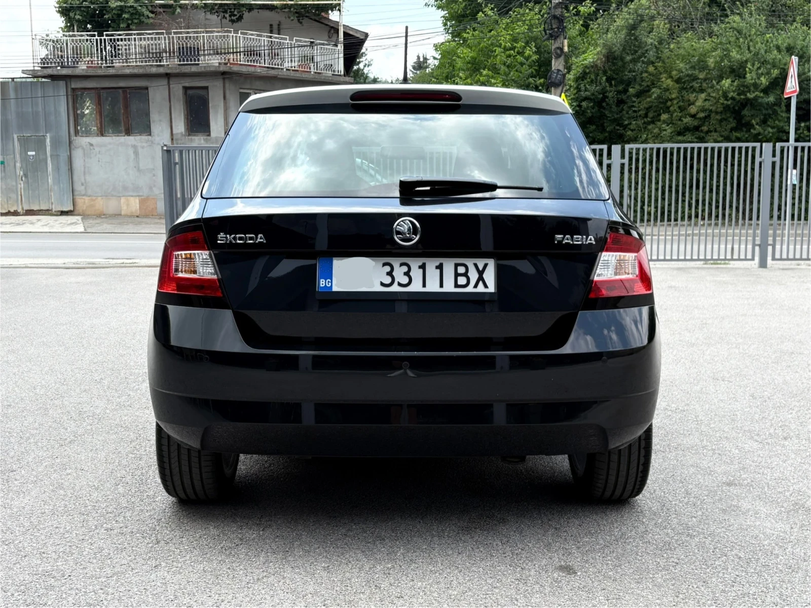 Skoda Fabia 1.4TDI, KEYLESS, DISTRONIC, РЕГИСТРИРАН, ПЕРФЕКТЕН - изображение 5