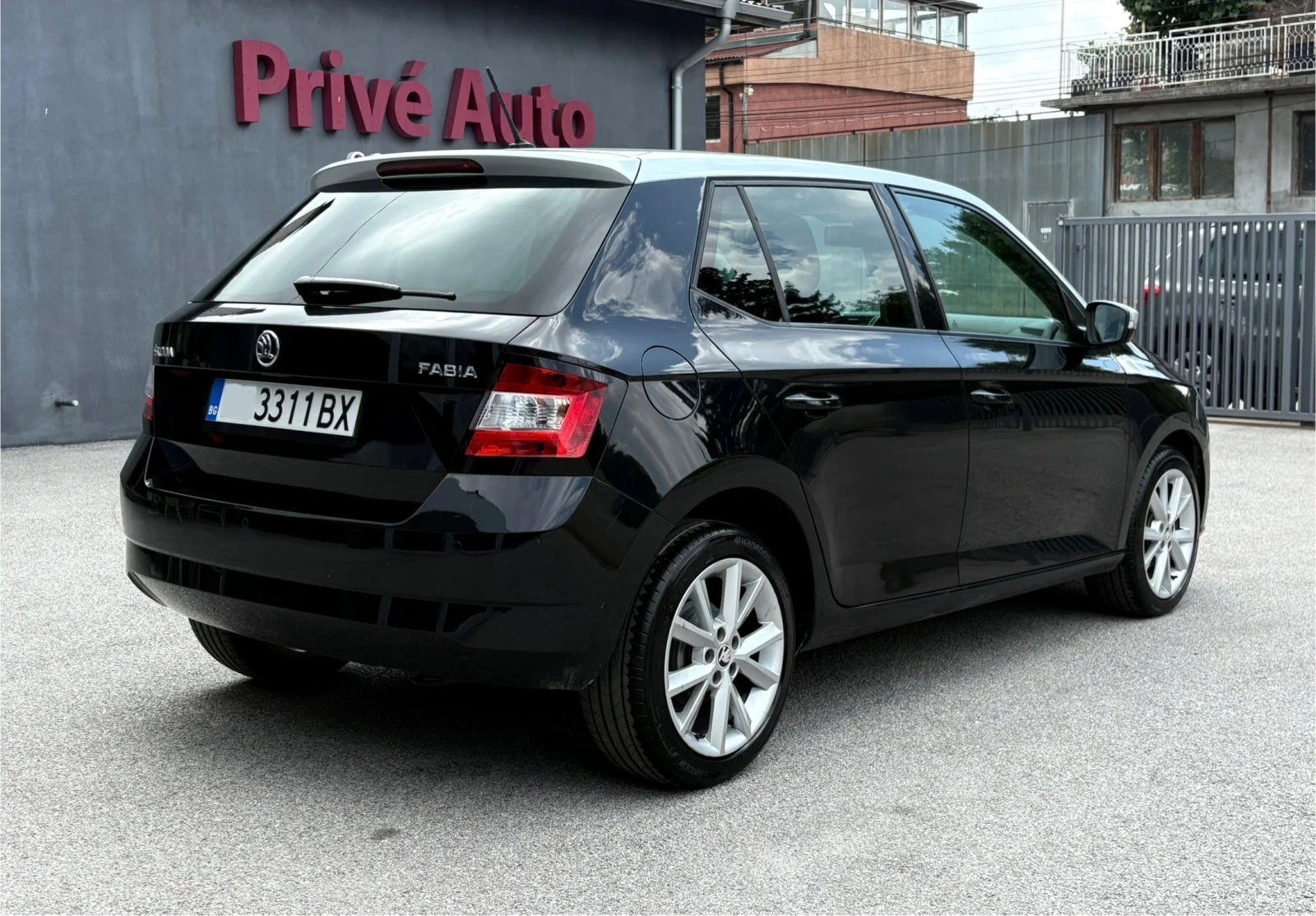 Skoda Fabia 1.4TDI, KEYLESS, DISTRONIC, РЕГИСТРИРАН, ПЕРФЕКТЕН - изображение 6