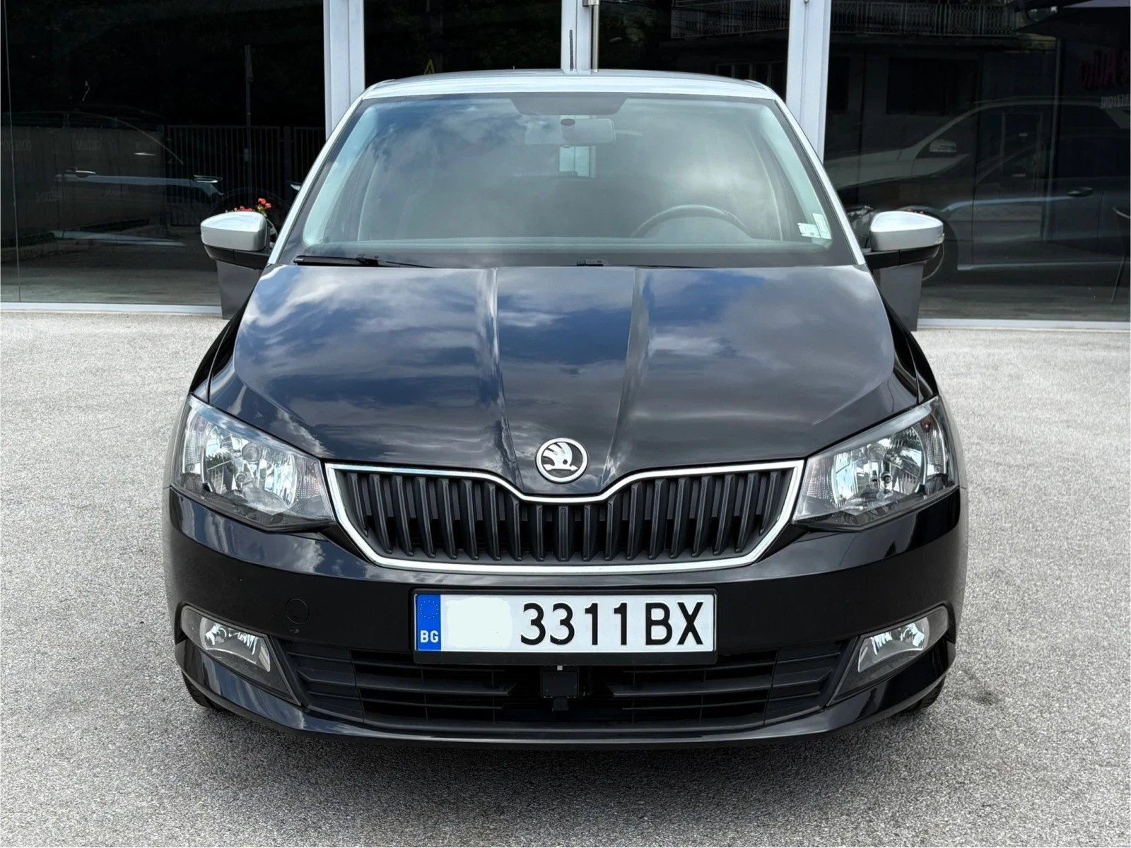 Skoda Fabia 1.4TDI, KEYLESS, DISTRONIC, РЕГИСТРИРАН, ПЕРФЕКТЕН - изображение 2