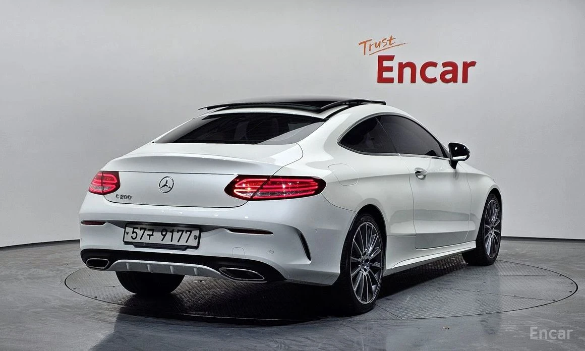 Mercedes-Benz C 200 * AMG* ШИБИДАХ* КОЖА* HEAD-UP* CAMERA* FULL*  - изображение 2