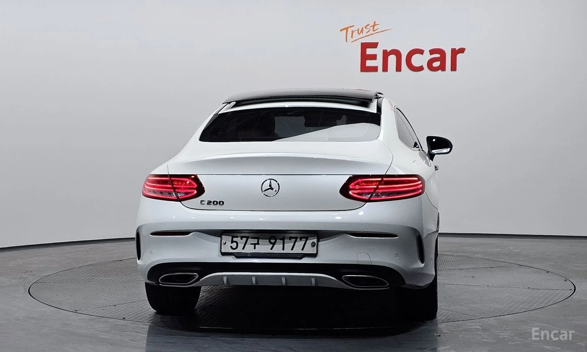 Mercedes-Benz C 200 * AMG* ШИБИДАХ* КОЖА* HEAD-UP* CAMERA* FULL*  - изображение 4