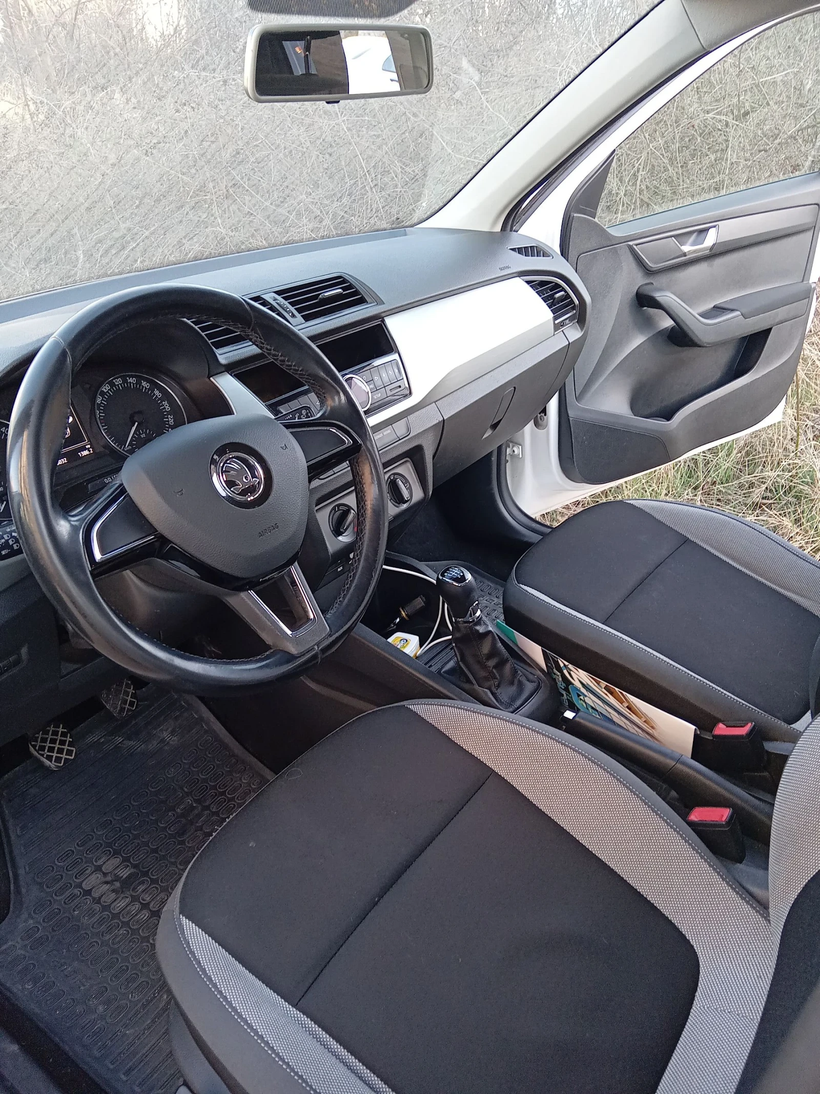 Skoda Fabia 1.4 TDI EURO 6B, снимка 7 - Автомобили и джипове - 53818239