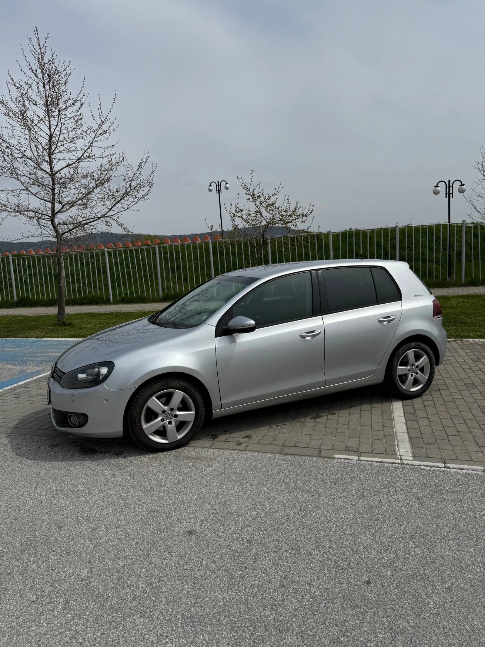 VW Golf, снимка 4 - Автомобили и джипове - 54231545