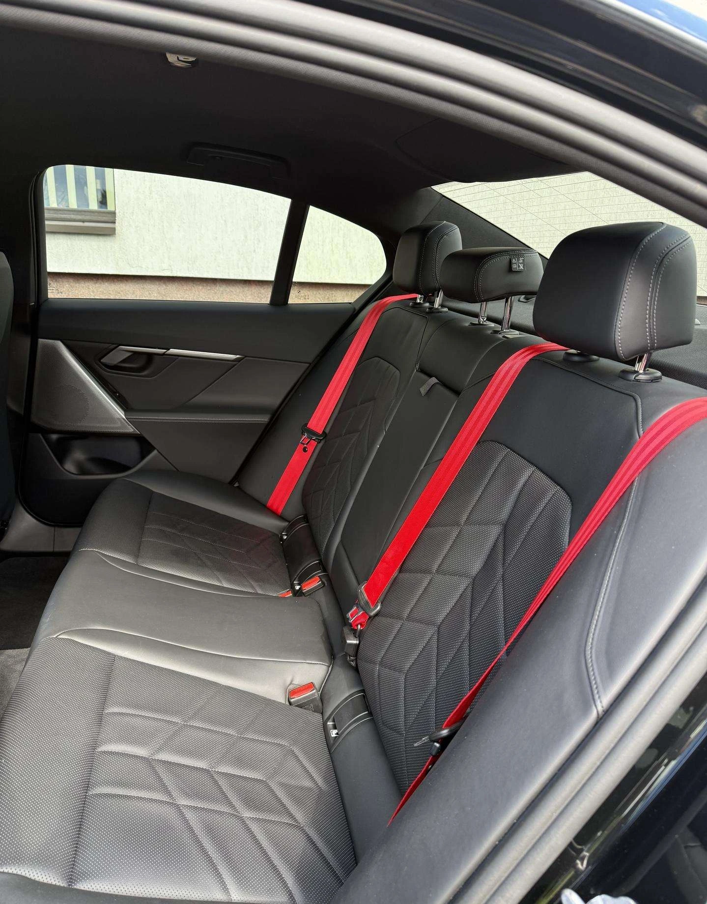 BMW i5 eDrive 40 M-Sport, снимка 7 - Автомобили и джипове - 54358811