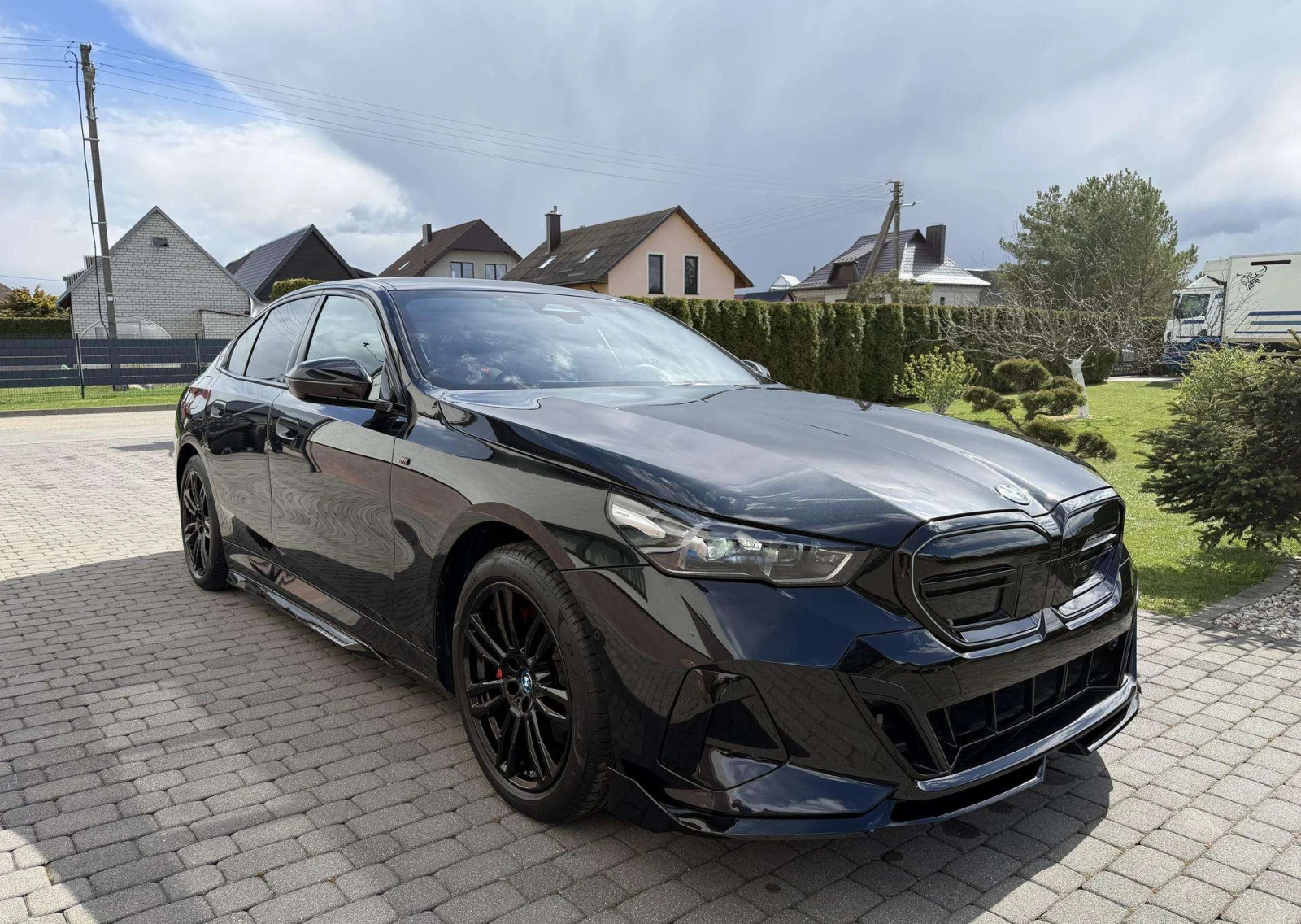 BMW i5 eDrive 40 M-Sport, снимка 3 - Автомобили и джипове - 54358811