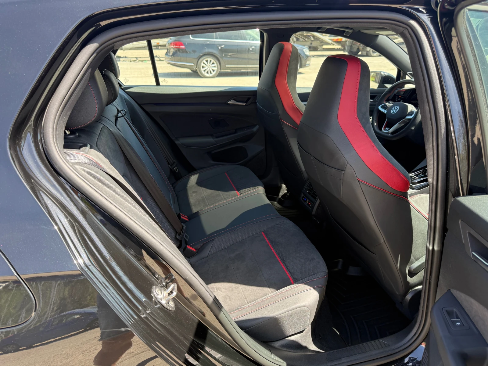 VW Golf 8 GTI, снимка 14 - Автомобили и джипове - 54370433