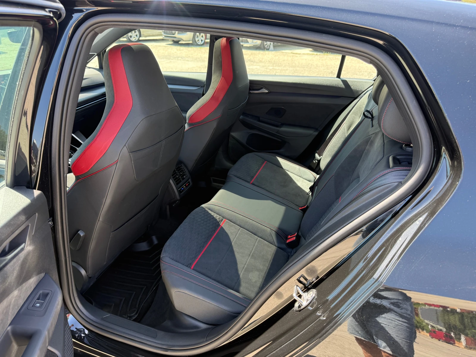 VW Golf 8 GTI, снимка 13 - Автомобили и джипове - 54370433