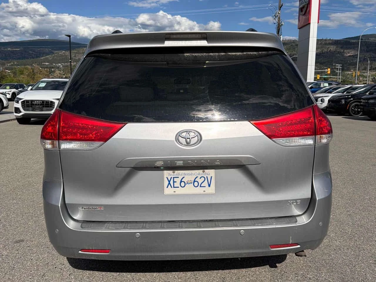 Toyota Sienna * XLE * АВТОКРЕДИТ БЕЗ ПЪРВОНАЧАЛНА ВНОСКА* , снимка 4 - Автомобили и джипове - 54952353