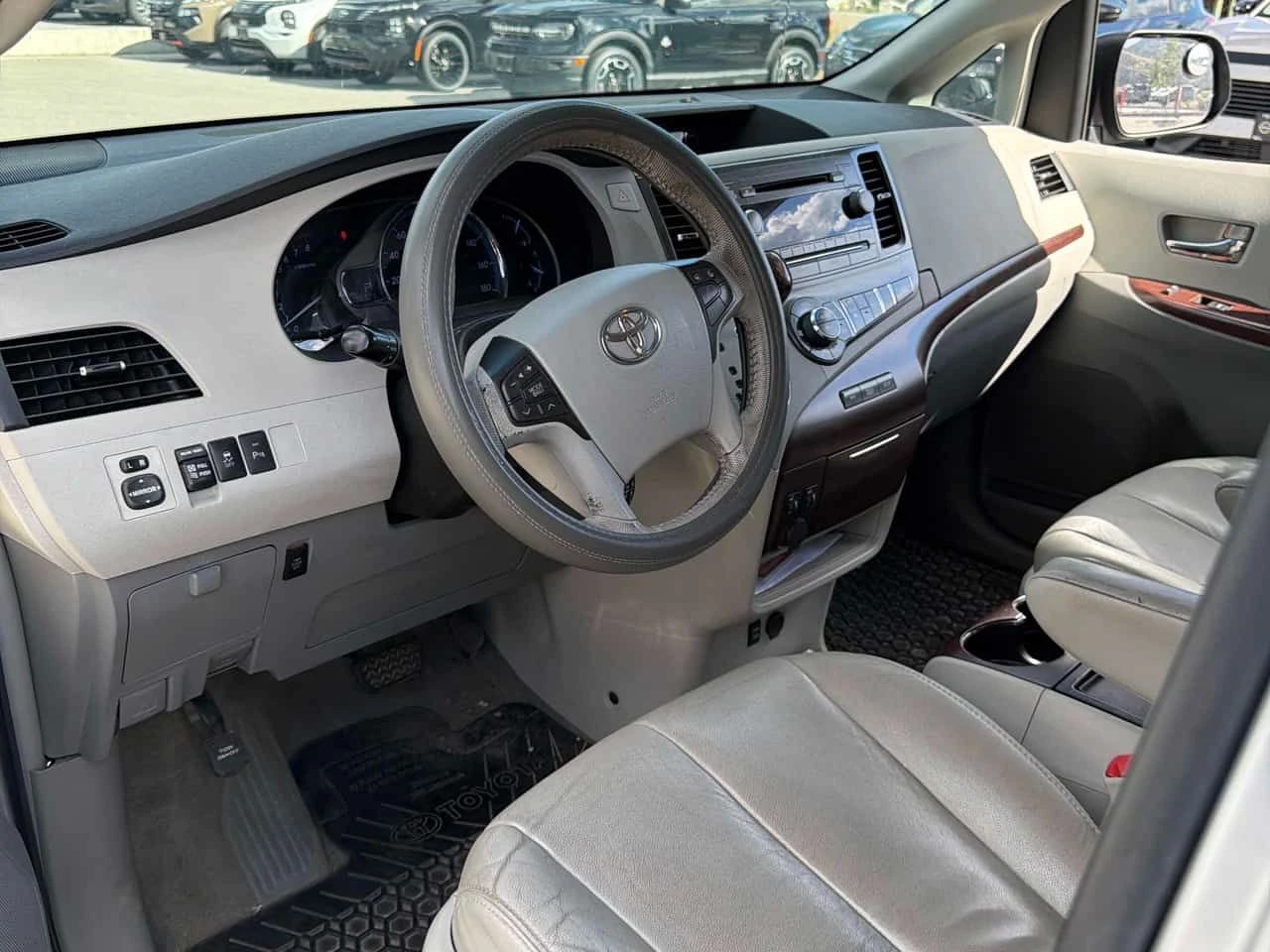 Toyota Sienna * XLE * АВТОКРЕДИТ БЕЗ ПЪРВОНАЧАЛНА ВНОСКА* , снимка 5 - Автомобили и джипове - 54952353