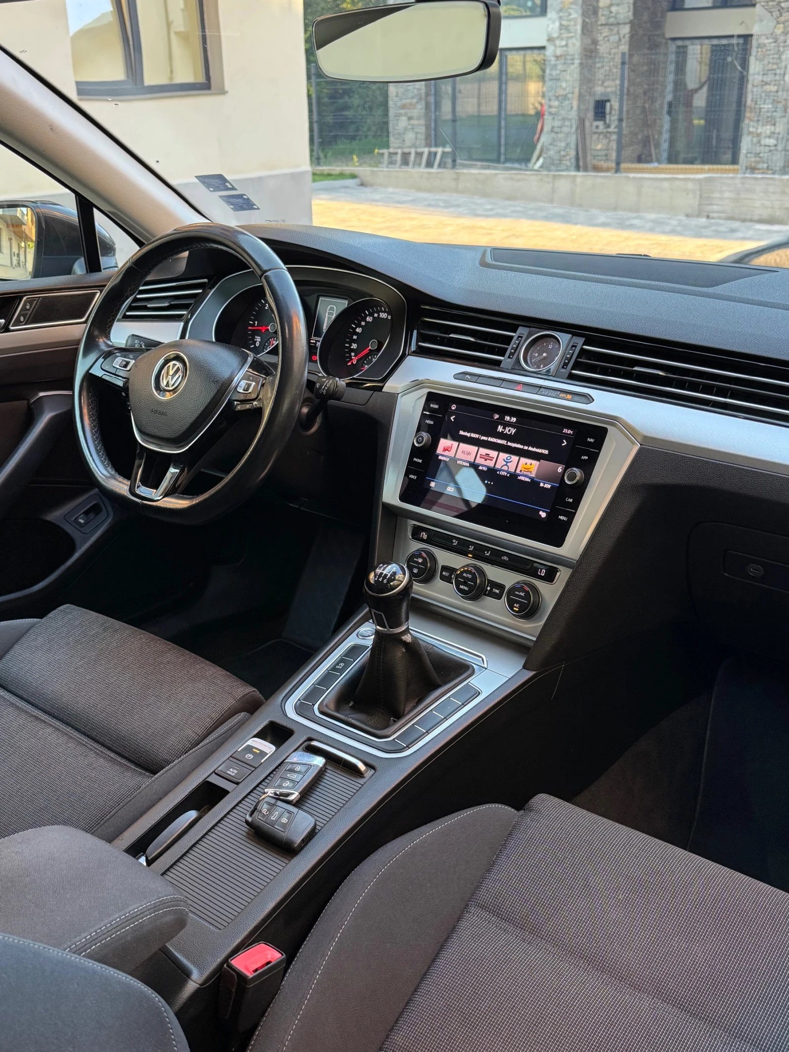 VW Passat 1.6TDI* ЕВРО6* РЪЧКА* Уникат* , снимка 12 - Автомобили и джипове - 55252253