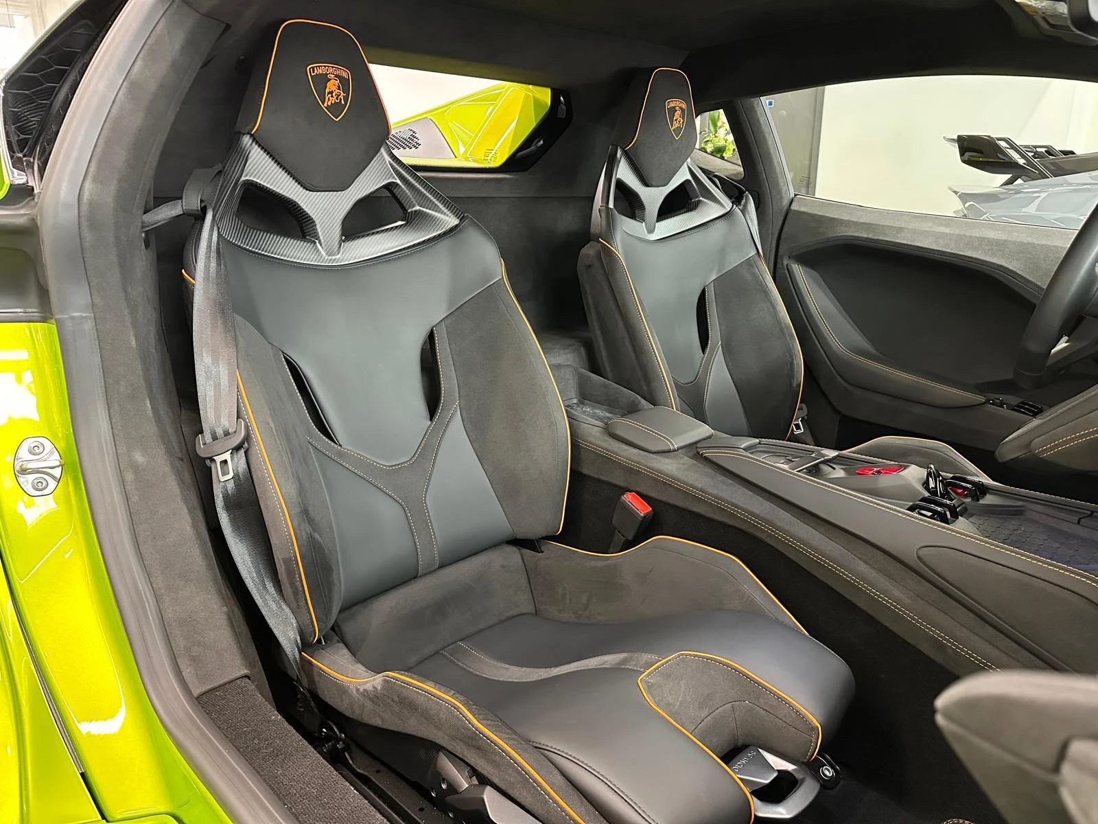 Lamborghini Temerario Verde Citrea* Full Carbon* Ceramic Lift, снимка 5 - Автомобили и джипове - 55644511