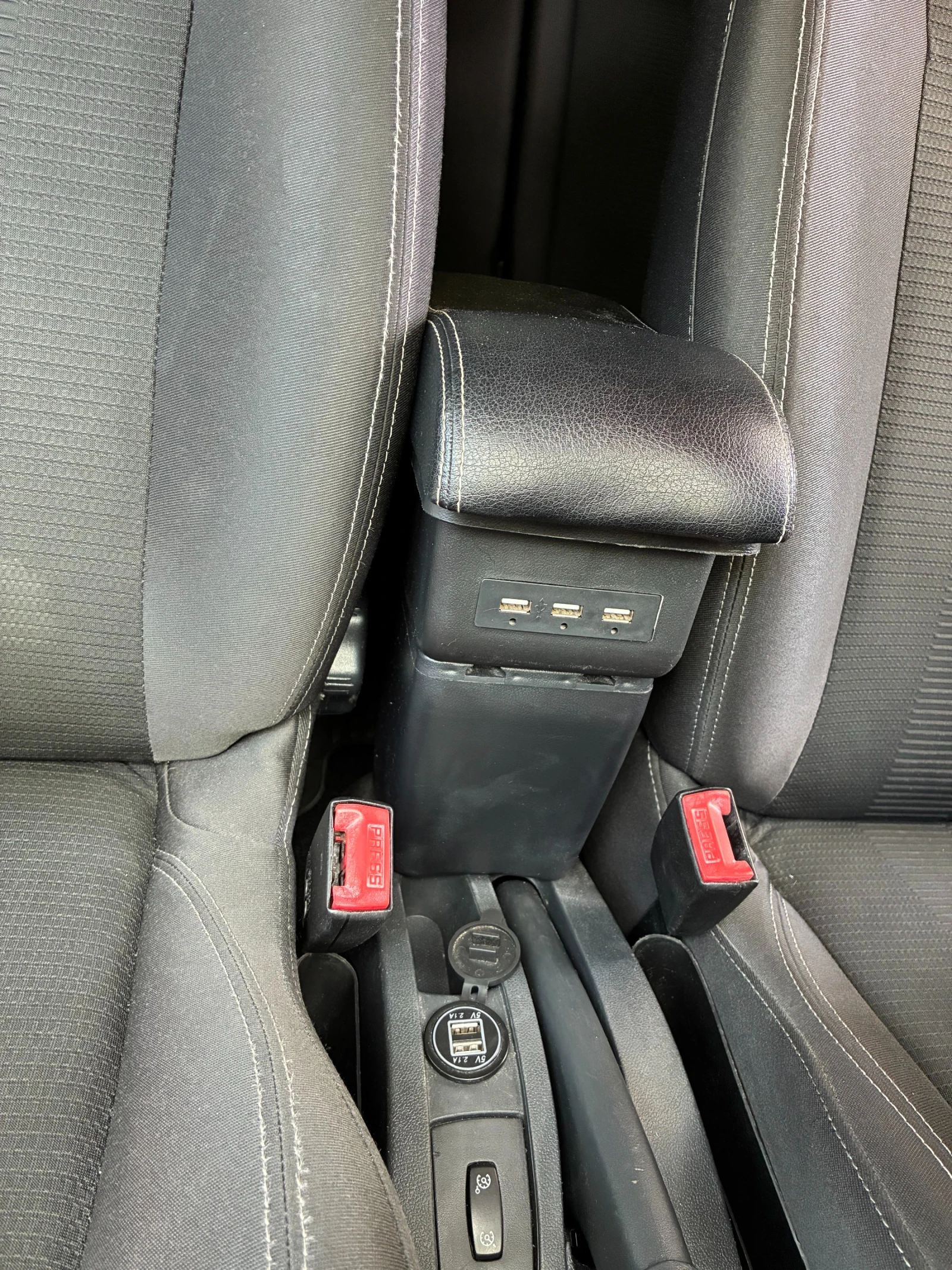 Renault Clio 1.5 DCi, снимка 15 - Автомобили и джипове - 55891162