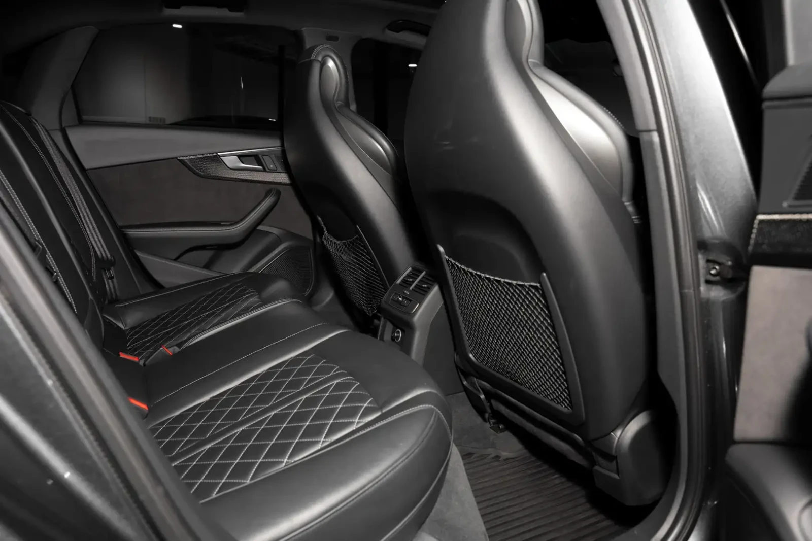 Audi S4 Technik/КАРБОН/Масаж/B&O/Виртуал/500hp/Лизинг/, снимка 16 - Автомобили и джипове - 56728505