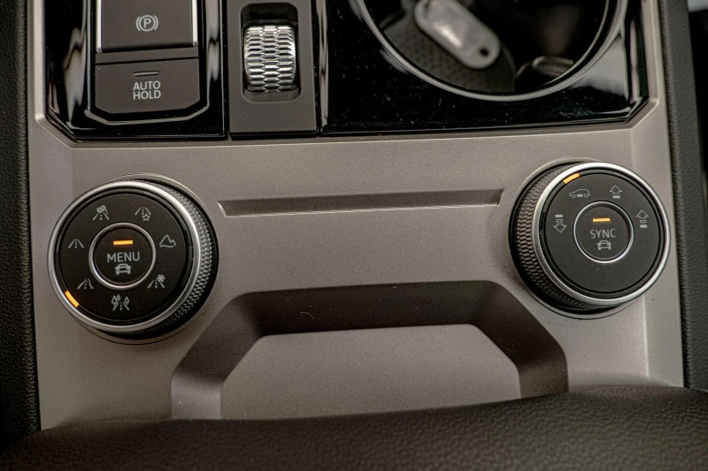 VW Touareg 4.0TDI/Rline/Обдухване/Камера/4Motion/Амбиент, снимка 10 - Автомобили и джипове - 51499840