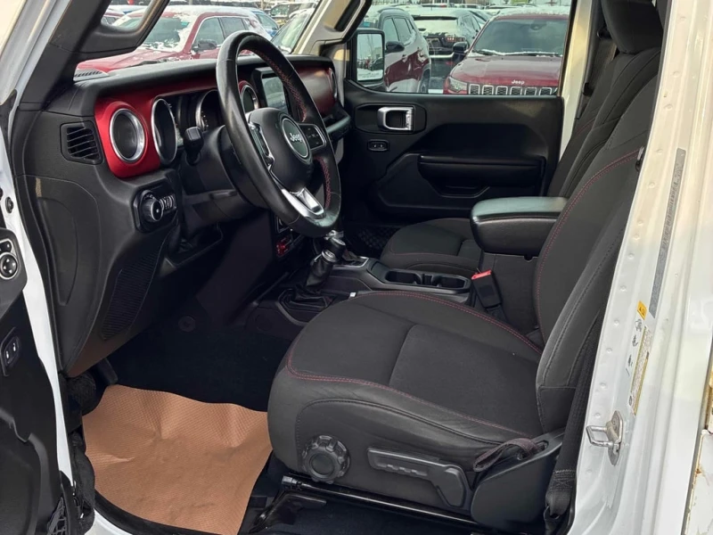 Jeep Wrangler 2018 Rubicon * CARFAX * БЕЗ ПЪРВОНАЧАЛНА ВНОСКА, снимка 8 - Автомобили и джипове - 52831598