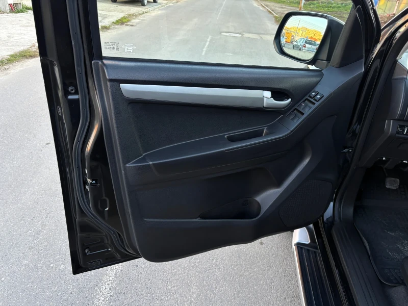 Isuzu D-max 2.5ТD LS LIMITED* Камера* Хардтоп* , снимка 6 - Автомобили и джипове - 52930309